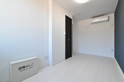 京王線 代田橋駅 徒歩2分 3階建 築6年の居間写真