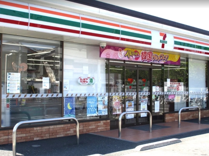 コンビニ　セブンイレブン川口芝4丁目店（コンビニ）まで303m