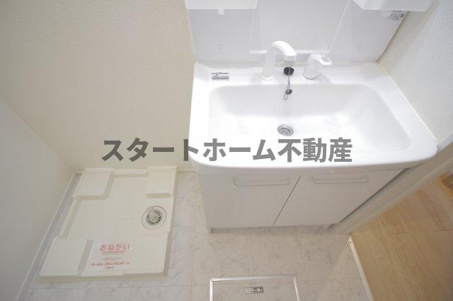 洗面設備　ゆったりとスペースのある洗面所