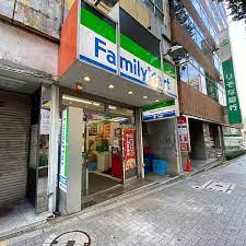 コンビニ　ファミリーマート宮益坂下店（コンビニ）まで88m