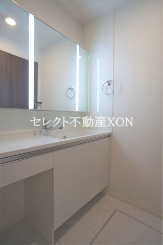 洗面設備　【ブルーム】ヘアーセットに便利な三面鏡♪