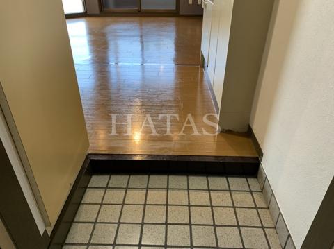 玄関　同物件別部屋です。