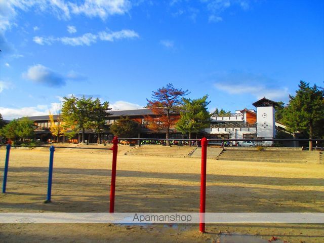 小学校　上野西小学校（小学校）まで875m