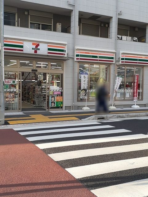 コンビニ　セブンイレブン日の出町１丁目店（コンビニ）まで107m