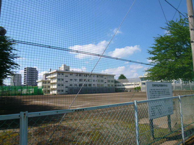 中学校　共和中学校　徒歩22分（中学校）まで1700m