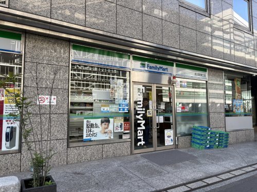 コンビニ　ファミリーマート 横浜駅東口店（コンビニ）まで413m
