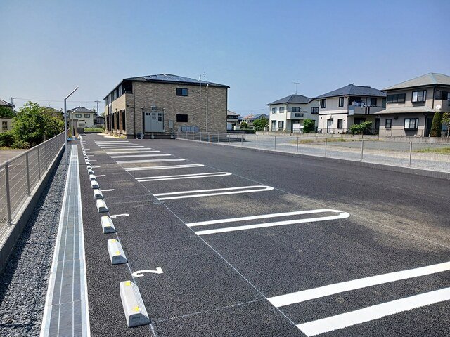 駐車場　駐車場があるので、車を買う予定の方も安心です