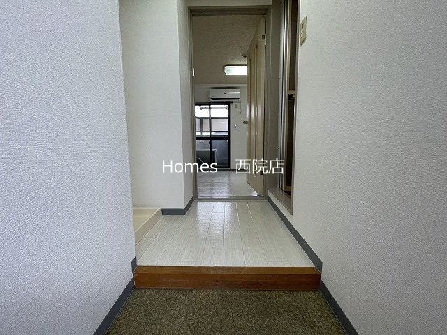 ラポール西京極の玄関写真