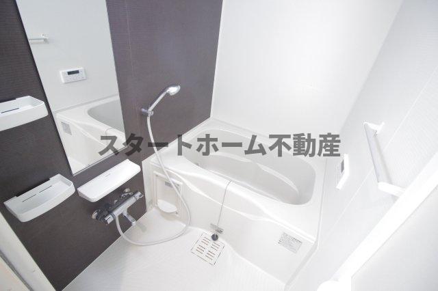バス・シャワールーム　落ち着いた空間のお風呂です