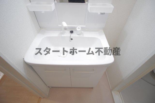 洗面設備　スペースが確保できる洗面所です