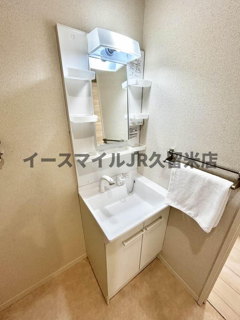 洗面設備　ゆったりとスペースのある洗面所