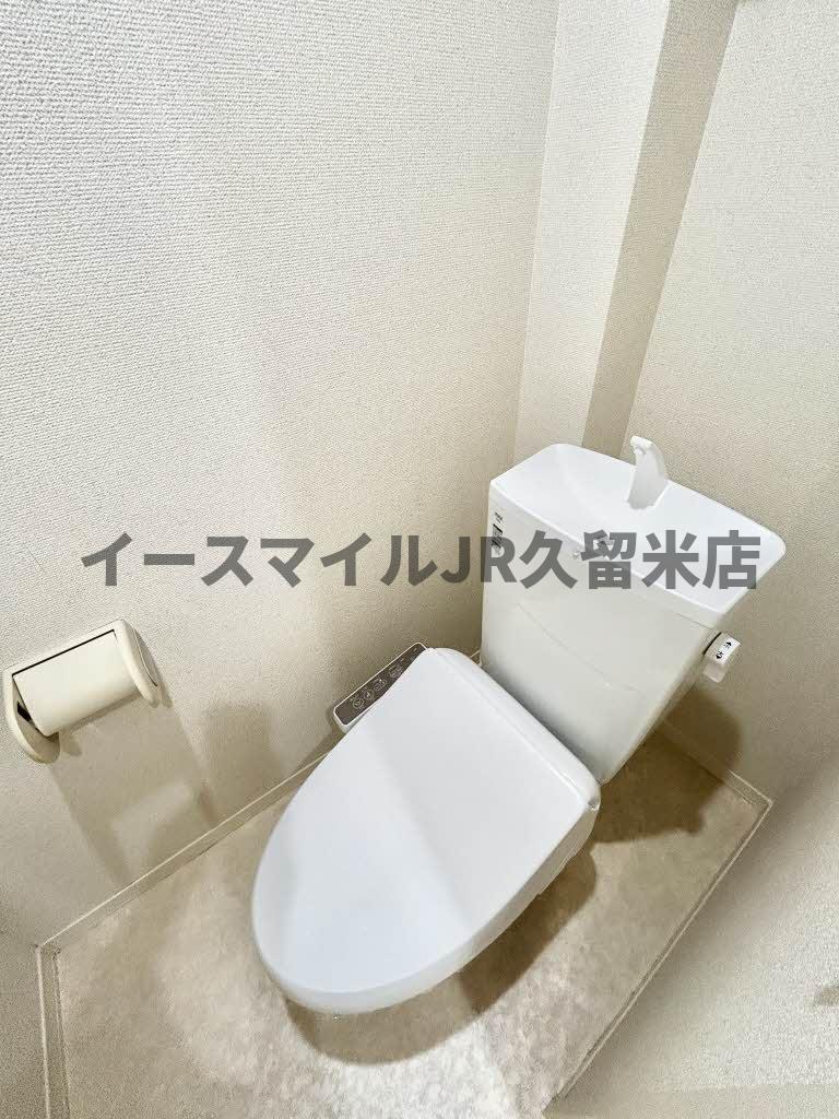 トイレ　落ち着いた色調のトイレです