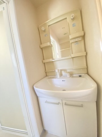 洗面設備　※写真は同じマンションの違う部屋のものになります。