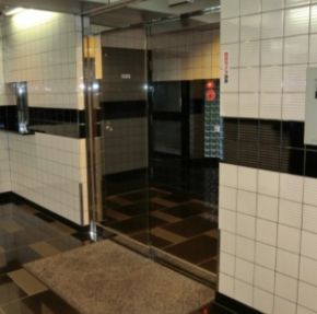 エントランス　建物の内部です