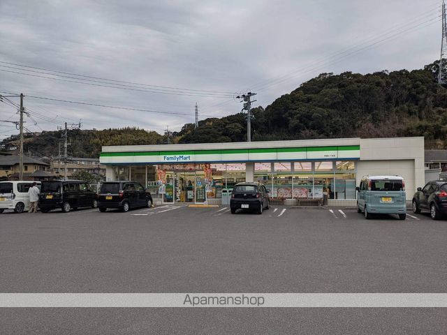 コンビニ　ファミリーマート（コンビニ）まで1289m