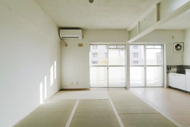 ビレッジハウス中川原2号棟の居間写真