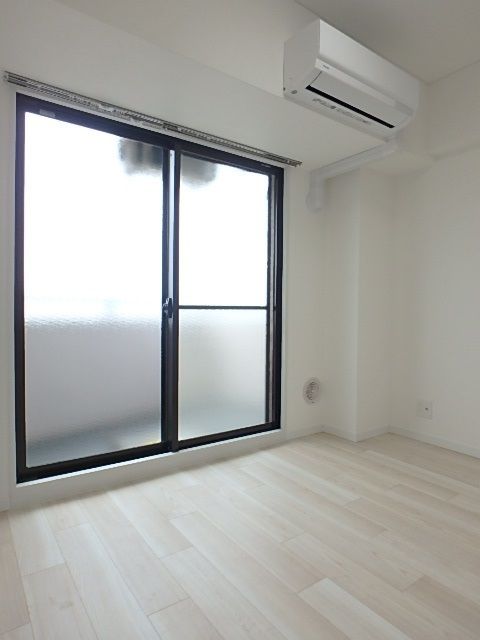 ライオンズマンション西が丘南の居間写真