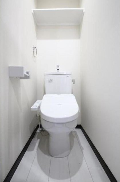 京王線 京王八王子駅 徒歩7分 3階建 築10年のトイレ写真