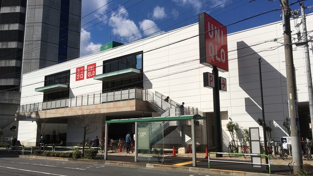 ショッピングセンター　ユニクロ王子神谷店（ショッピングセンター）まで473m