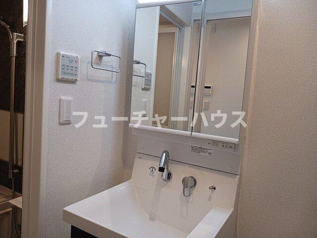 洗面設備　コンパクトで使いやすい洗面所