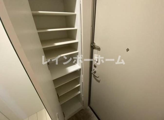 玄関　イメージ写真でございます。
