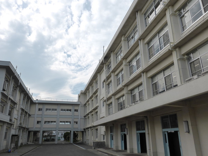 高校・高専　県立希望ヶ丘高校（高校・高専）まで850m