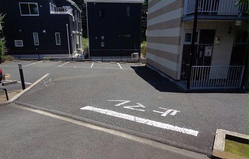 駐車場　同タイプ部屋の写真となり設備等は現況と異なる場合があります。