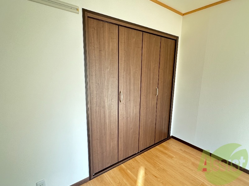 収納　クローゼットが付いているので、お洋服はこちらに。