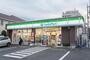 コンビニ　ファミリーマート松原六丁目店（コンビニ）まで974m