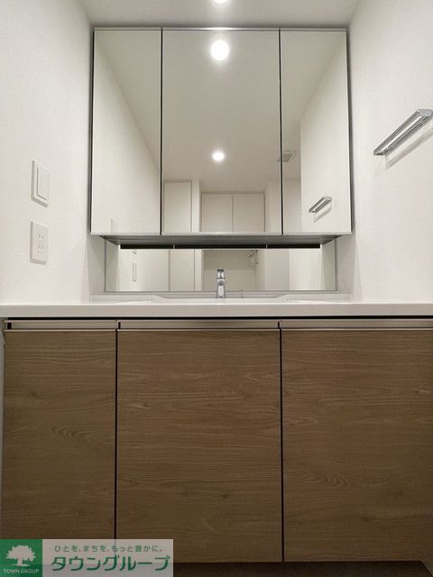洗面設備　※写真は同タイプ住戸です。