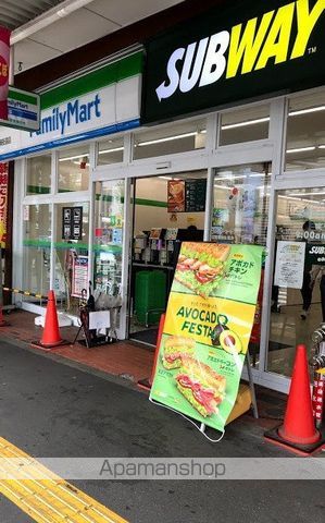 コンビニ　ファミリーマート（コンビニ）まで180m