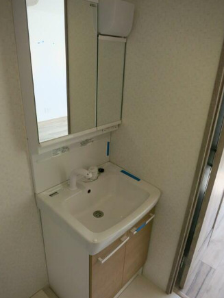 洗面設備　独立洗面台、朝の身支度には欠かせません