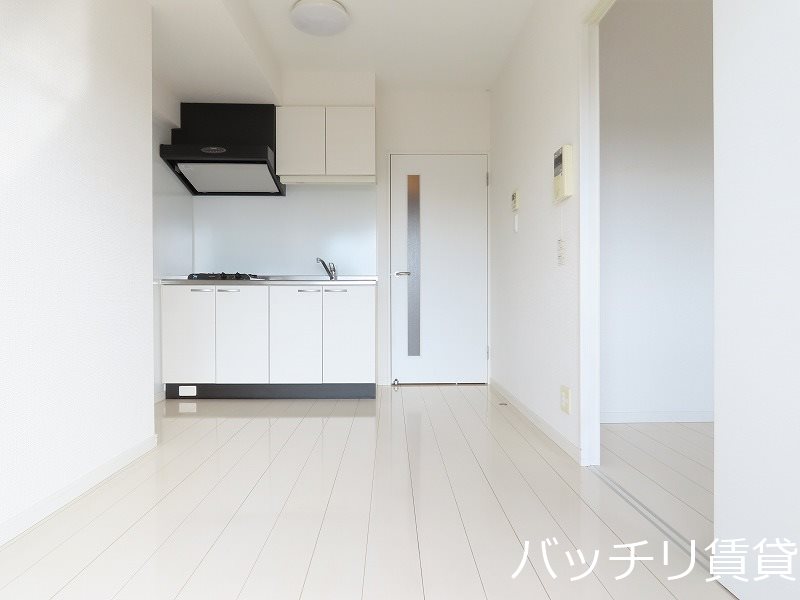 居室・リビング　別号室タイプの為、現状を優先致します。