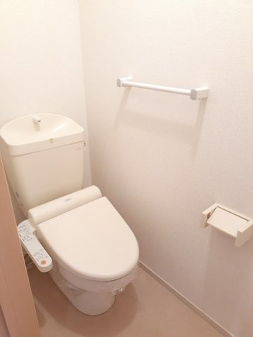 トイレ　清潔感のあるトイレです
