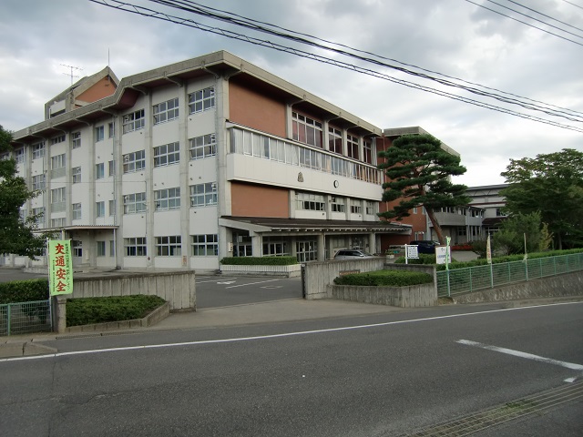 中学校　郡山市立富田中学校（中学校）まで2474m