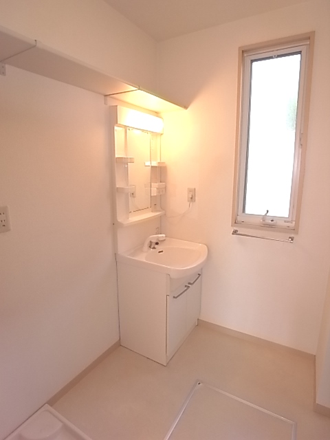 洗面設備　独立型洗面台でゆっくり身支度できるね♪
