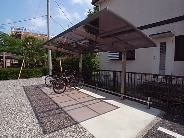 その他共有部分　敷地内に駐輪場もあります♪