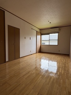 ＪＲ長崎本線 西諫早駅 徒歩16分 2階建 築24年の居間写真