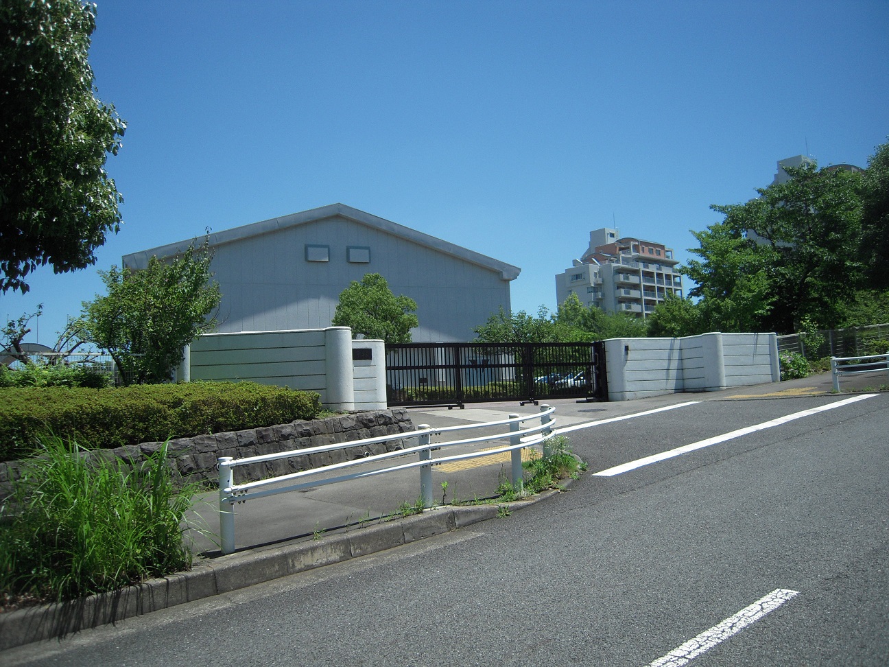 小学校　八王子市立下柚木小学校（小学校）まで858m