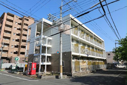 【レオパレスモンフレールの建物外観】