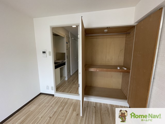 洗面設備　大きな収納で荷物もすっきり片付きます。