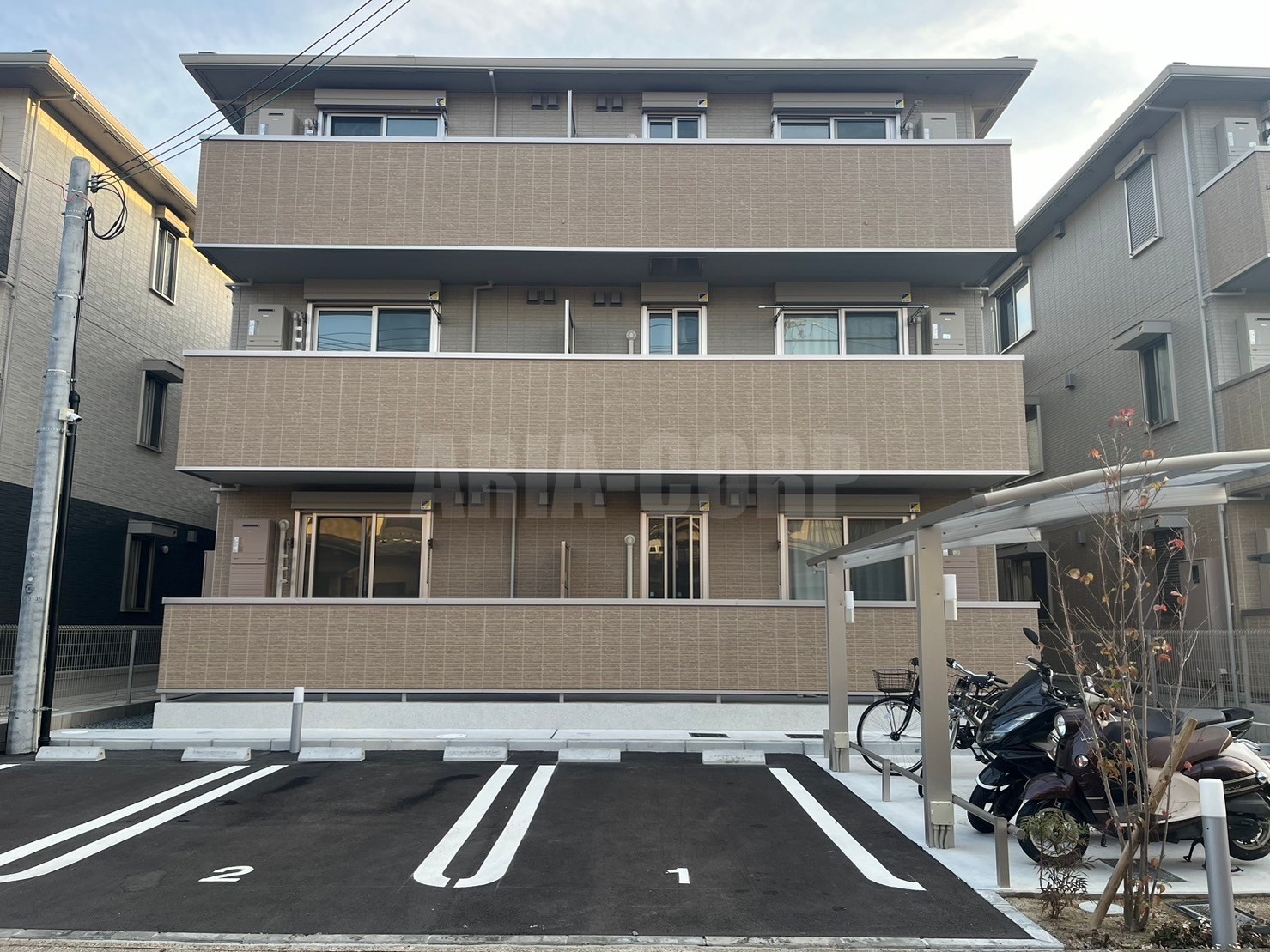 京都市山科区西野野色町のアパートの建物外観