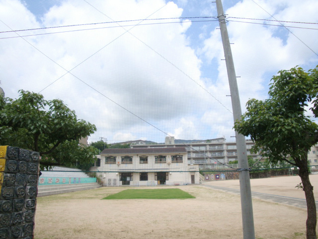 【逆瀬川パークマンション11階の幼稚園・保育園】