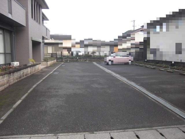 【樟荘イーストの駐車場】