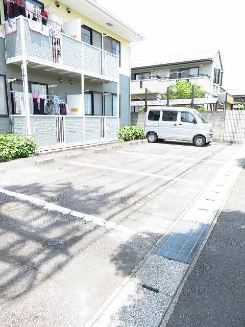 【東温市野田のアパートの駐車場】