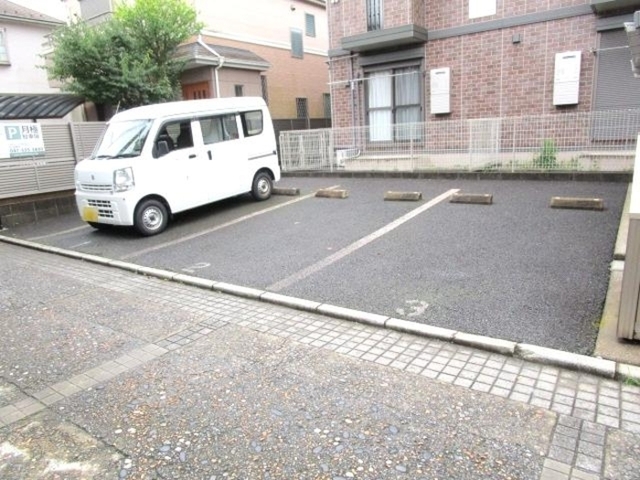 【市川市東菅野のアパートの駐車場】