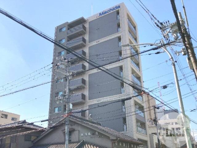 【堺市堺区甲斐町西のマンションの建物外観】