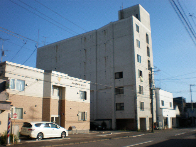 【函館市大森町のマンションの建物外観】