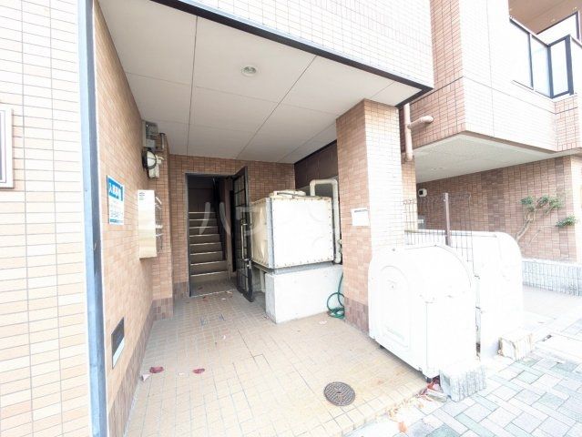 【守口市紅屋町のマンションのロビー】