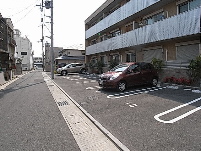 【姫路市南畝町のマンションの駐車場】